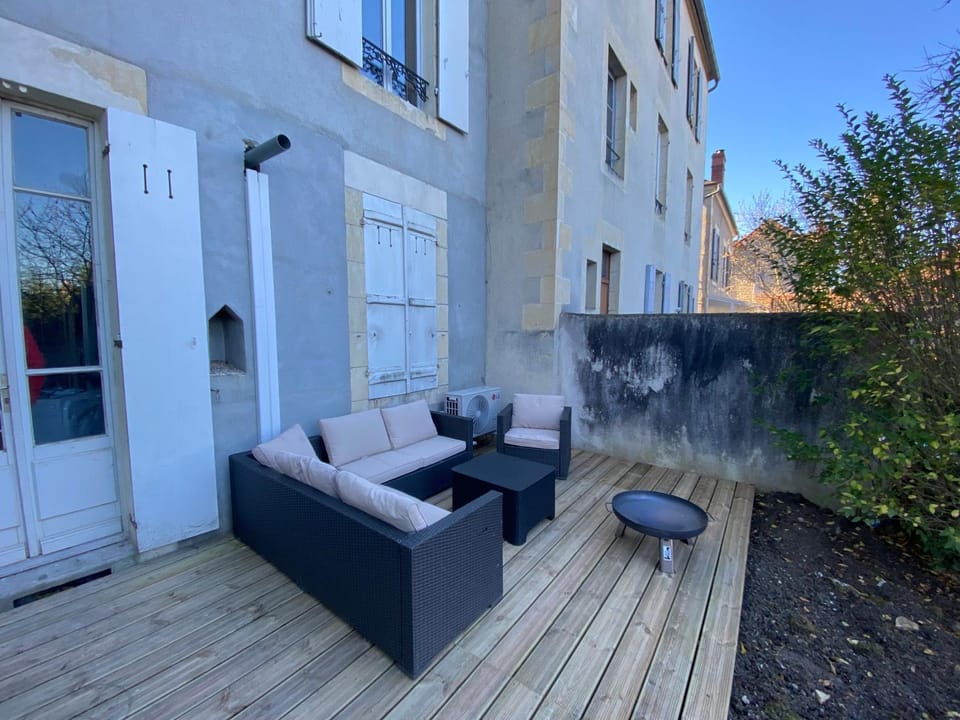 Property building, Garden, Balcony/Terrace