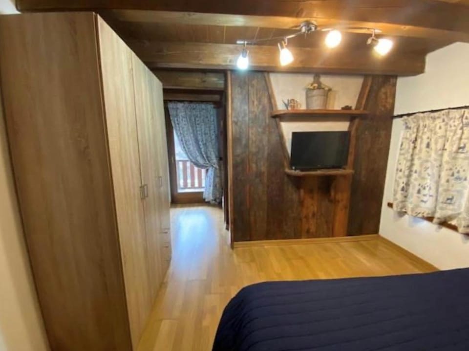 Bedroom, wardrobe