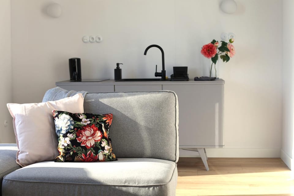 Kitchen or kitchenette, Living room, Seating area