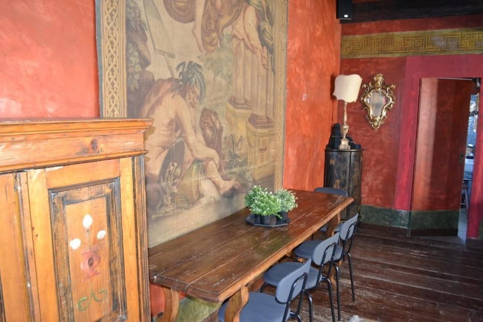 La Dimora della Luna Appartamento Rosso Apartment in Trieste