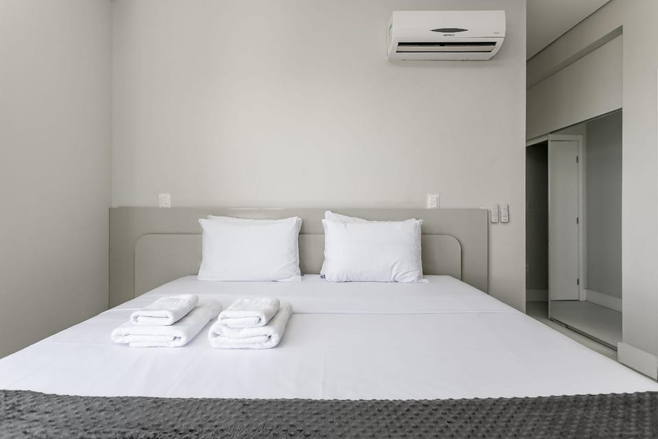 Bed, Bedroom, towels, air conditioner