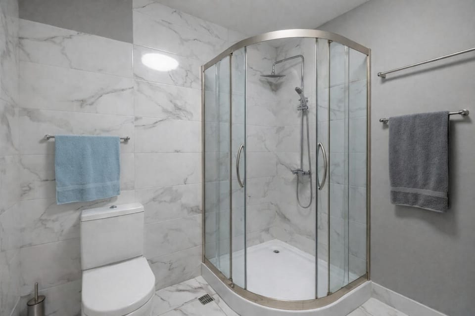 Shower, Toilet, Bathroom, towels