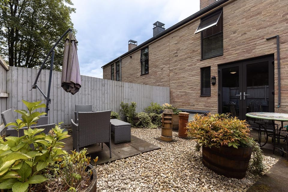Property building, Day, Garden, Garden view
