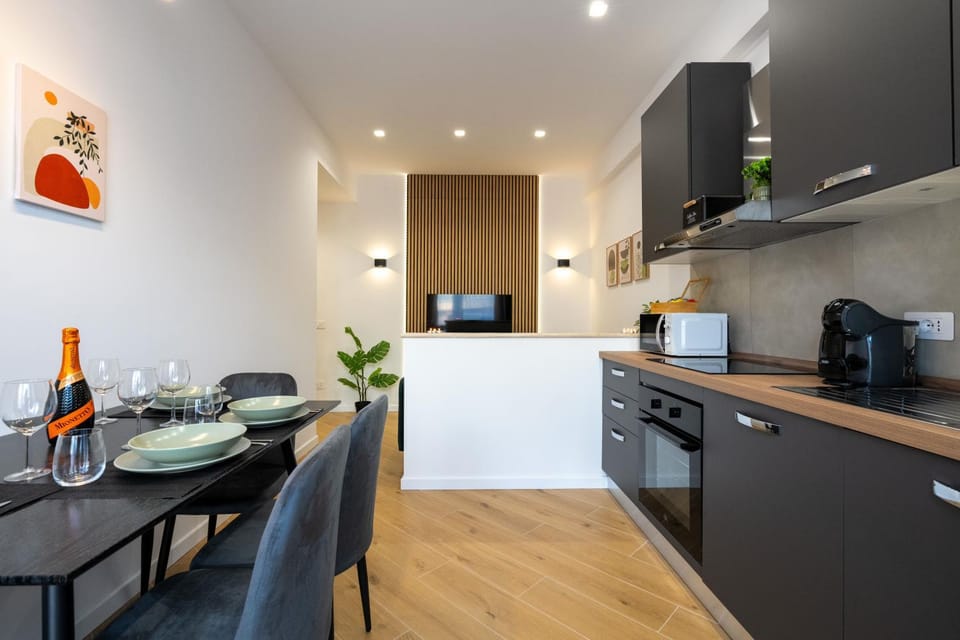 Kitchen or kitchenette, Dining area, dishwasher, oven, pet friendly, stove