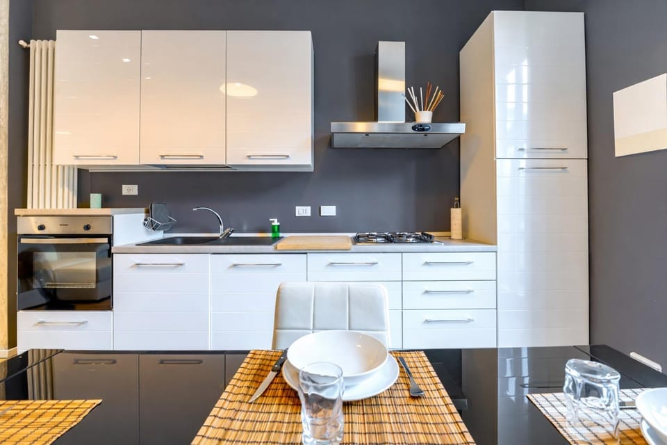 Coffee/tea facilities, Kitchen or kitchenette, Dining area, dishwasher, oven, stove