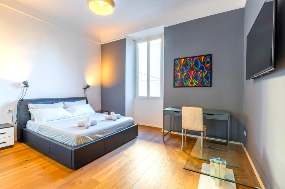 Bed, TV and multimedia, Photo of the whole room, Bedroom, towels