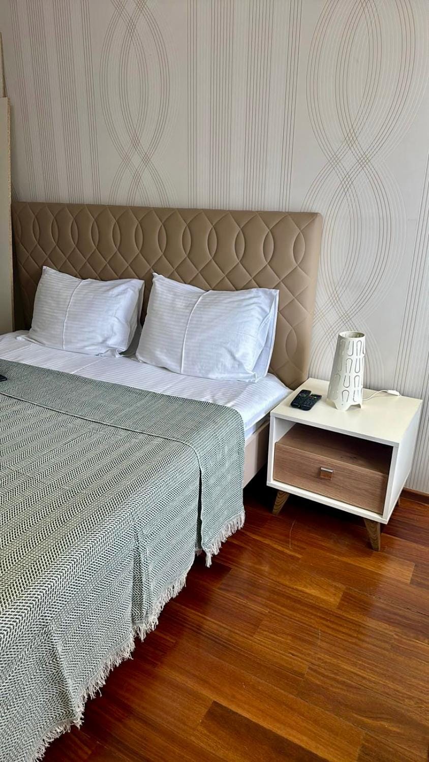 Bed, TV and multimedia, Photo of the whole room, Bedroom, air conditioner