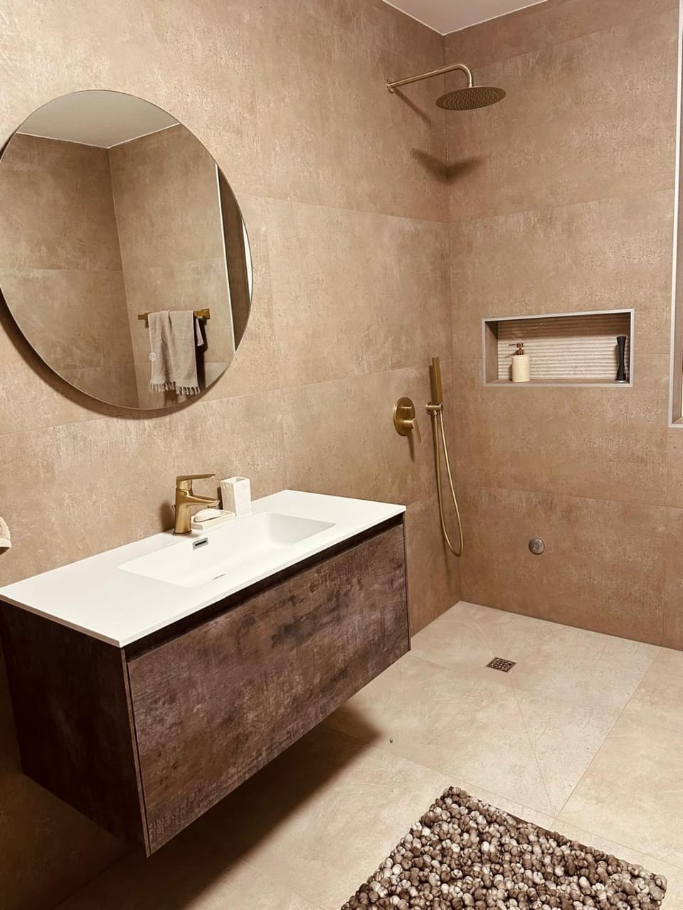 Bathroom, Bath, towels