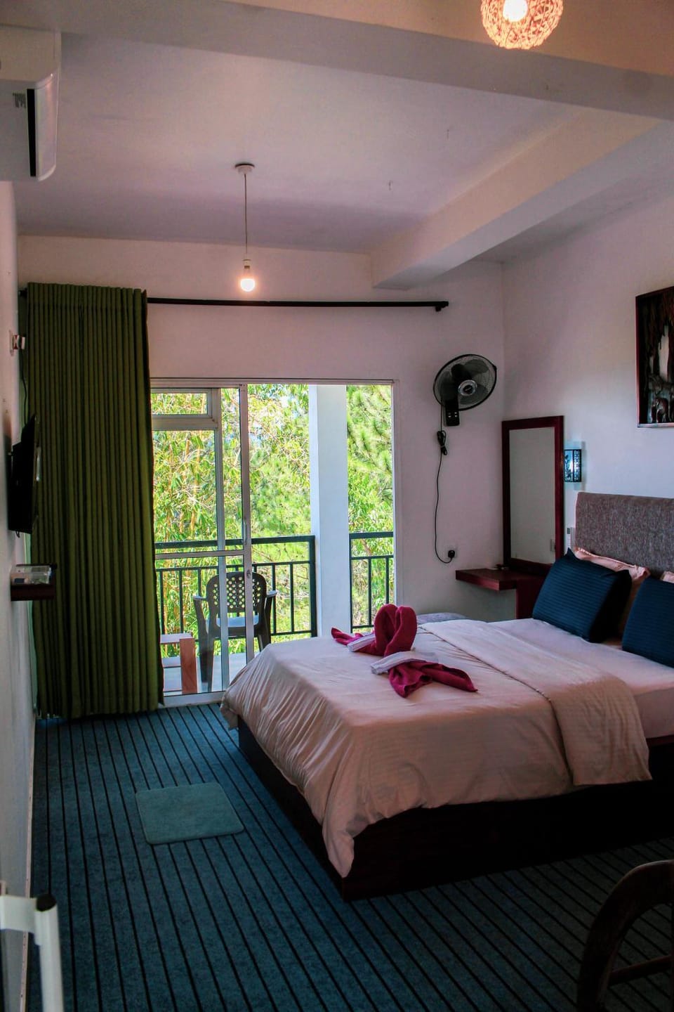 Photo of the whole room, Bedroom