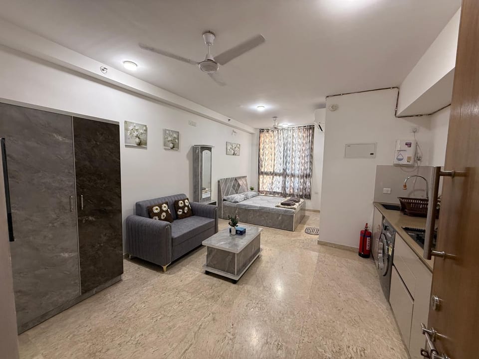 Sky Lake House Bed and Breakfast in Thane