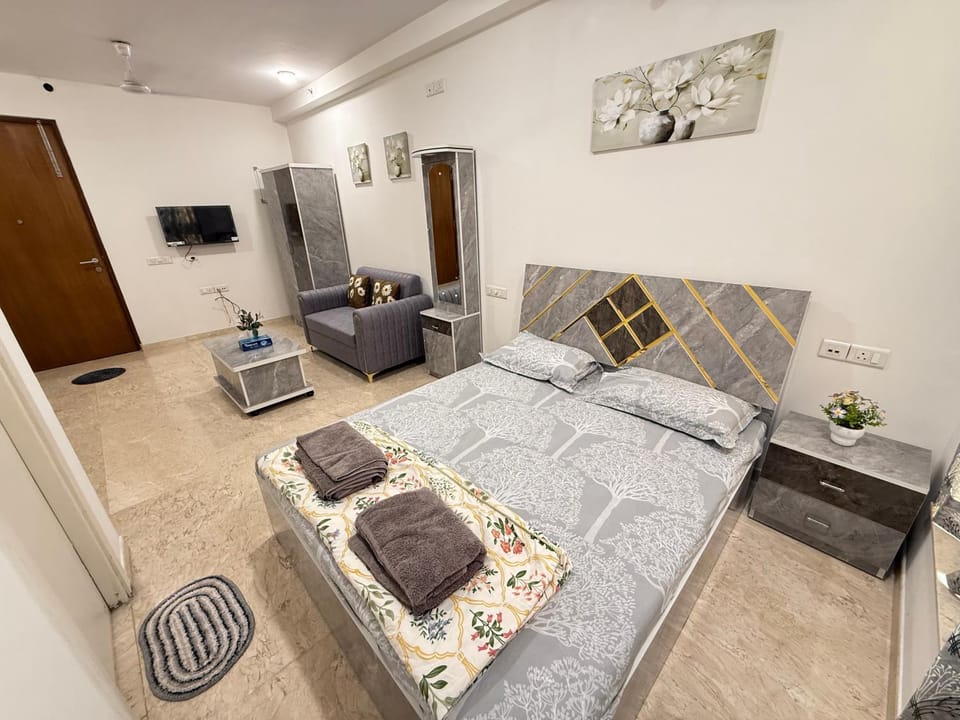 Sky Lake House Bed and Breakfast in Thane