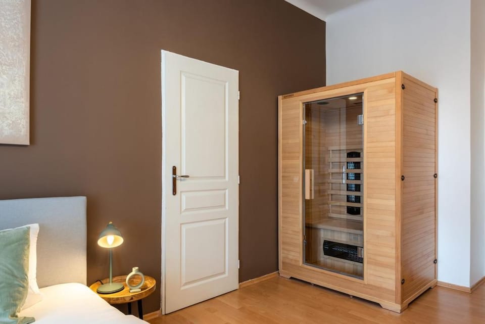 Sauna, Bedroom