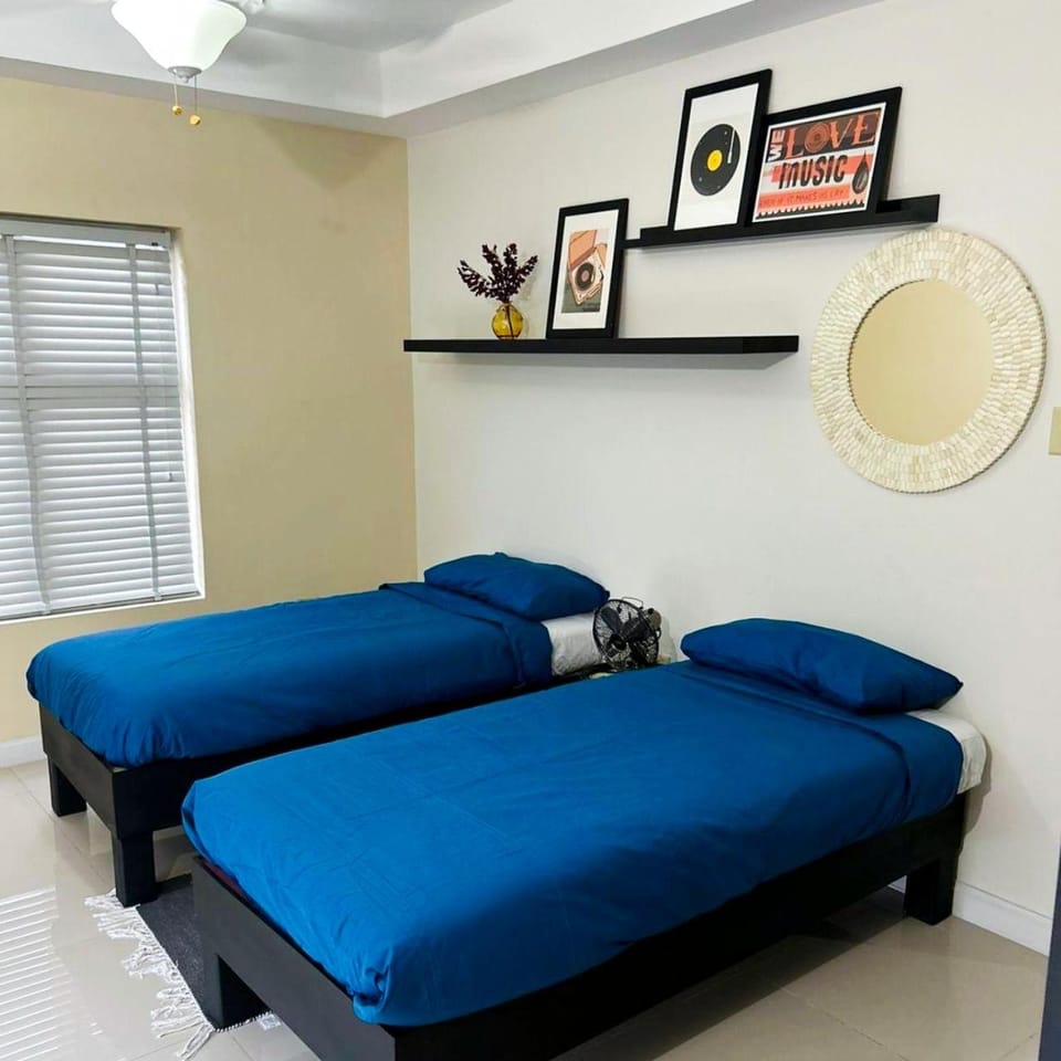 Bed, Photo of the whole room, Decorative detail, Bedroom