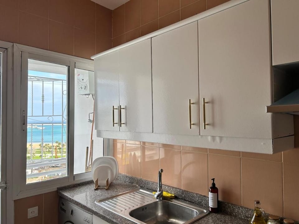 Appartement Face a la gare TGV,15 minutes du STADE Apartment in Tangier