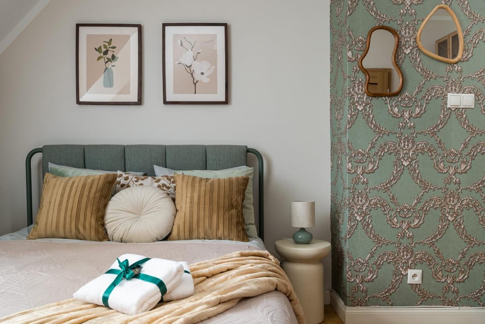 Bed, Photo of the whole room, Decorative detail, Bedroom