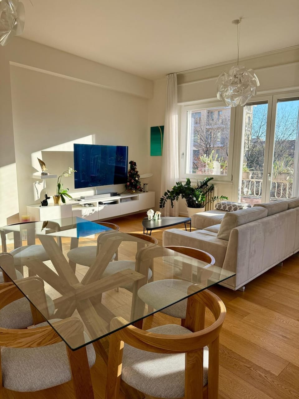 Day, Living room, Seating area