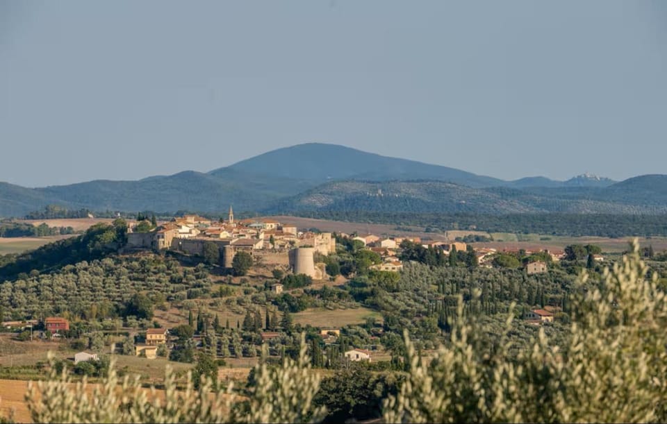 City view, Landmark view, Mountain view, Area and facilities