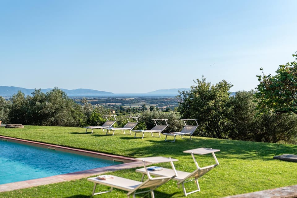 Mountain view, Sea view