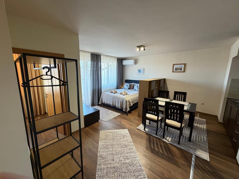 Bed, Living room, Photo of the whole room, Dining area, Bedroom