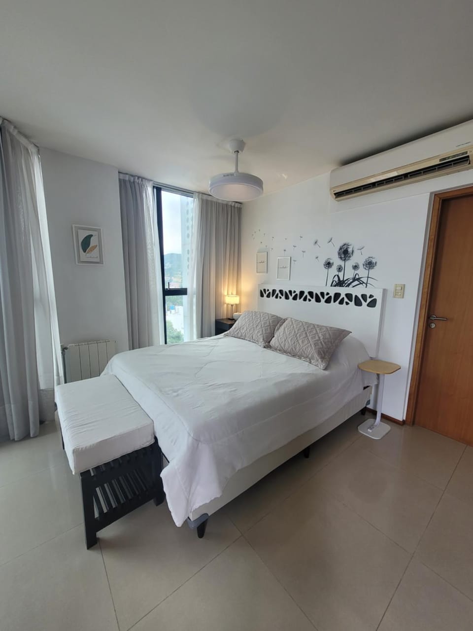 Bed, Photo of the whole room, Bedroom, air conditioner