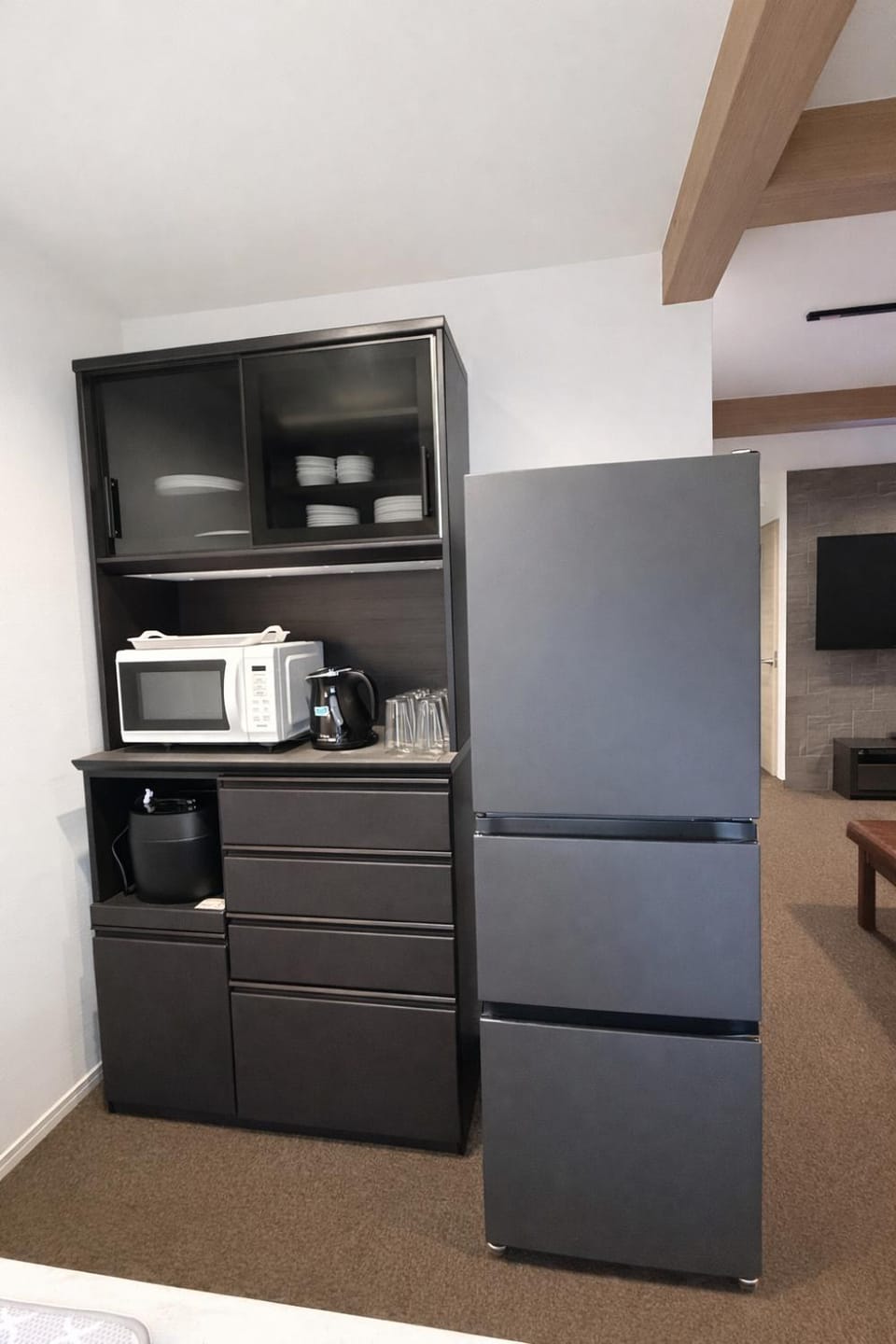 Kitchen or kitchenette, minibar