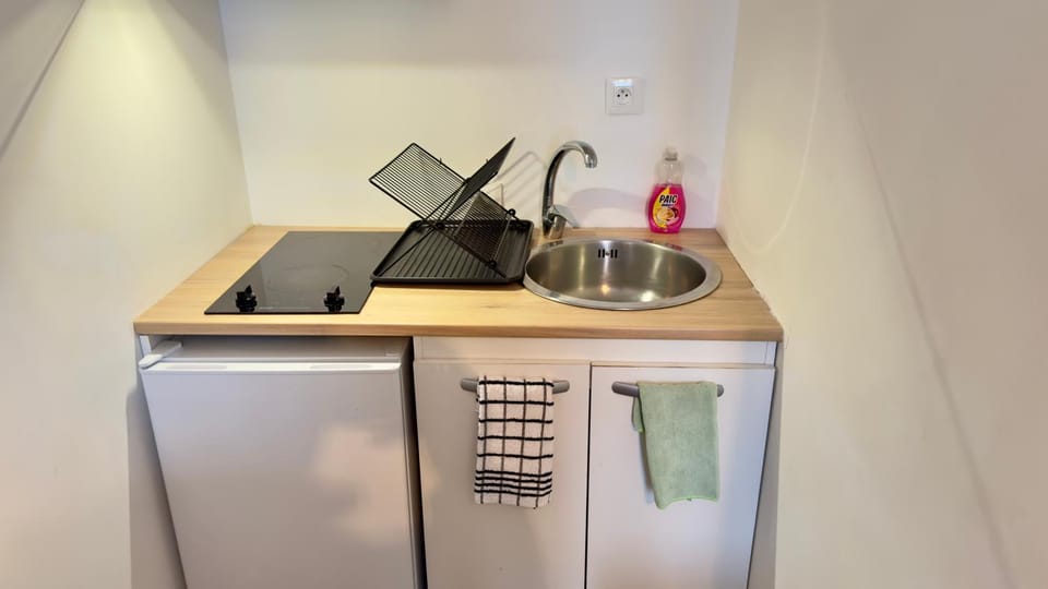 Kitchen or kitchenette, stove