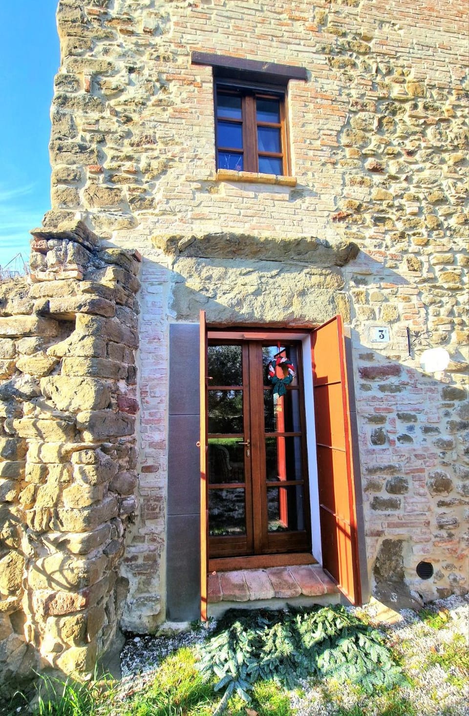 Facade/entrance