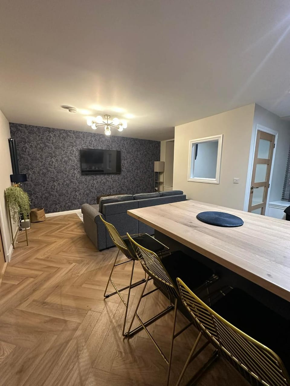 Stylish 1BR Apartment - Sleeps 4 - Parking & Pets - Coast Serviced Apartments - Enquire for Trade & Long Stays Apartment in Wick