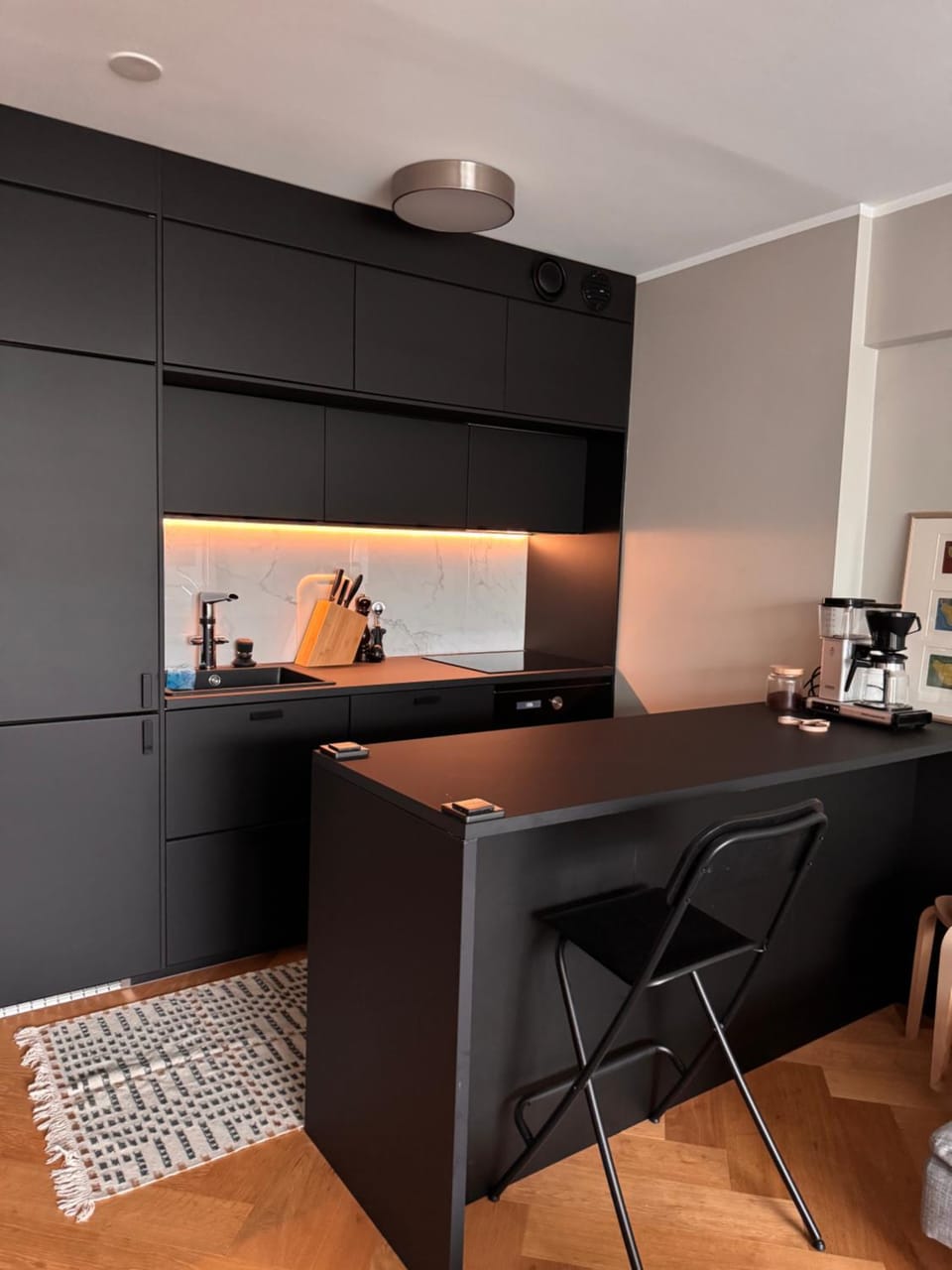 Coffee/tea facilities, Kitchen or kitchenette, Dining area