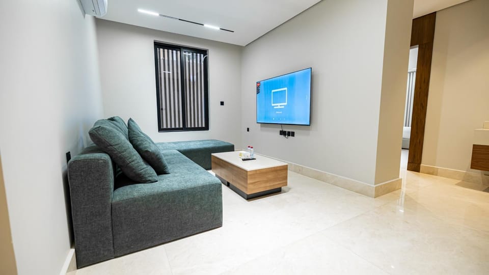 TV and multimedia, Living room, Seating area, Evening entertainment
