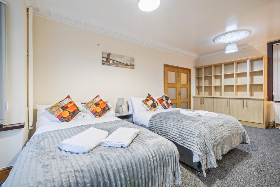 Bed, Photo of the whole room, Bedroom, towels, wardrobe