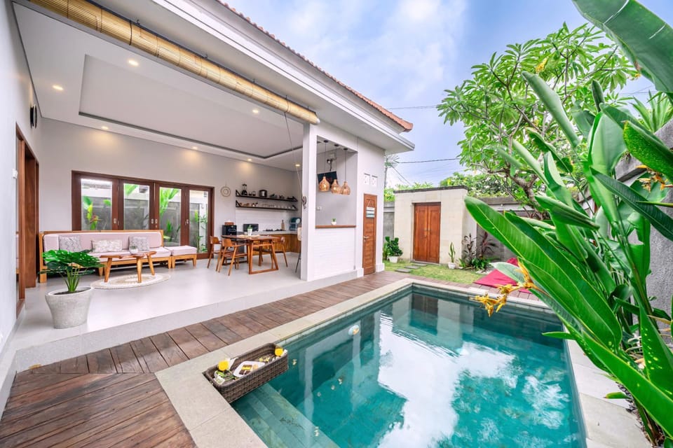 Patio, Day, Garden, Dining area, Garden view