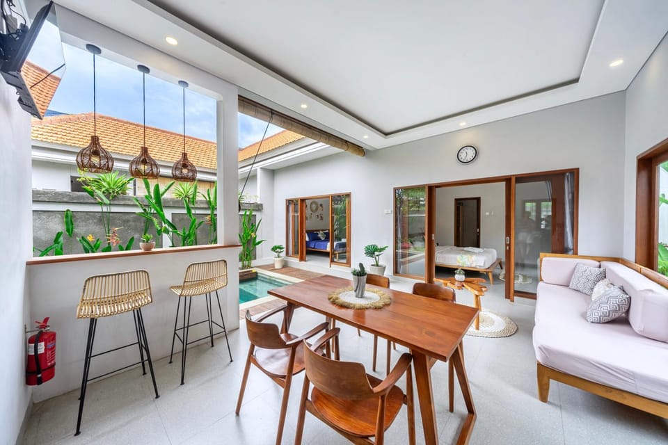 Patio, Living room, Seating area, Dining area