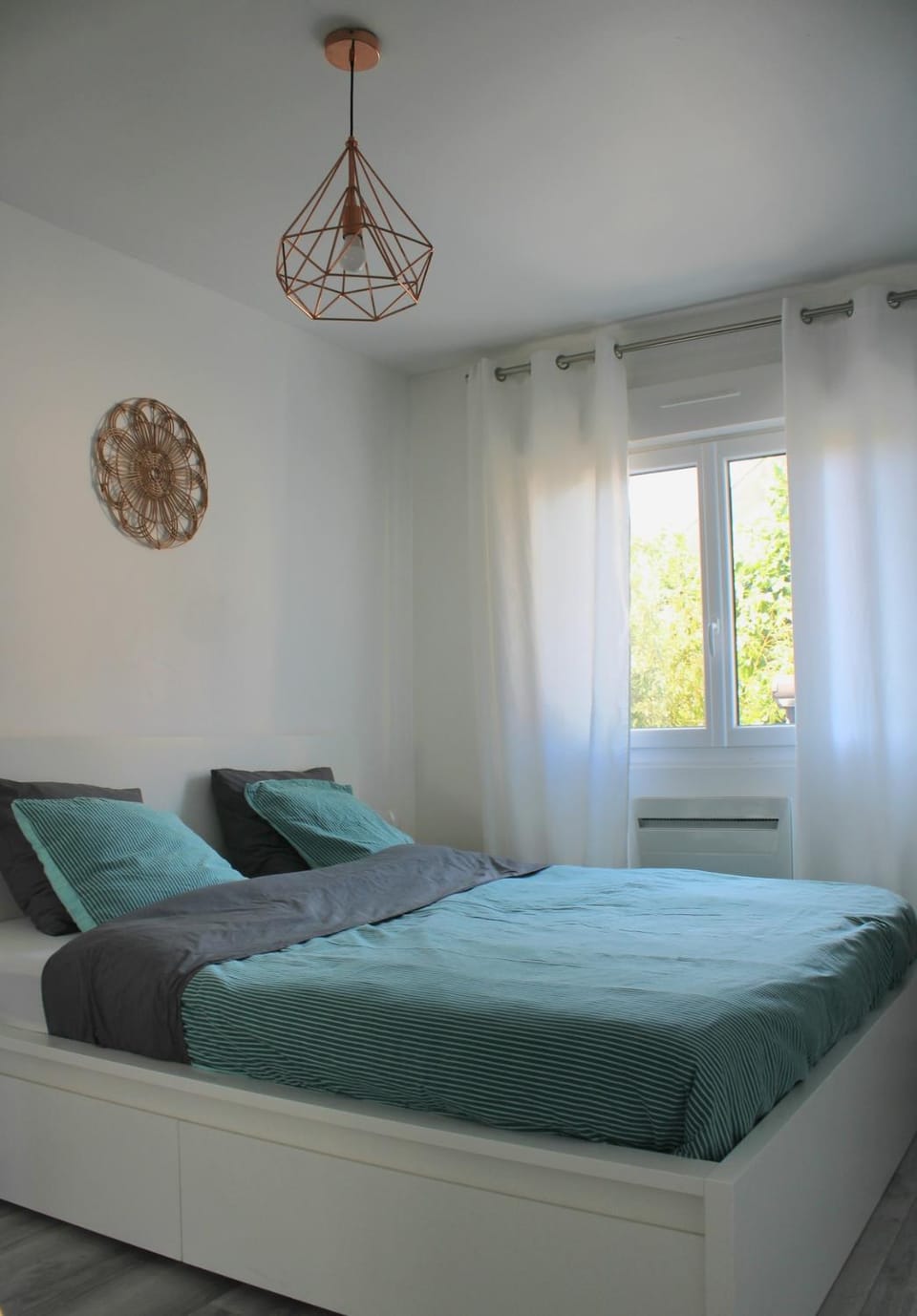 Bed, Photo of the whole room, Bedroom