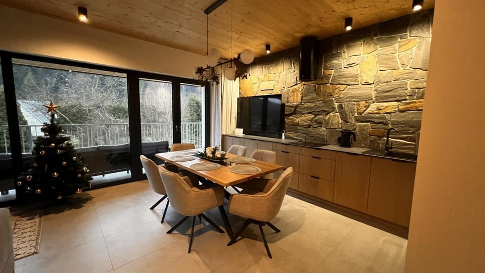 TV and multimedia, Living room, Dining area
