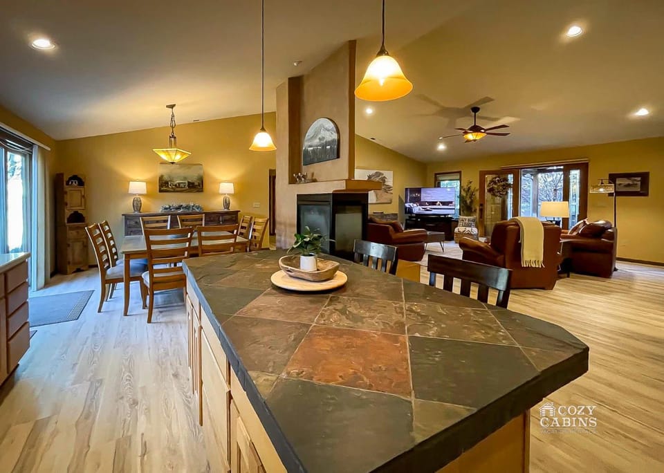 Mountain Home Vibes Three Bedroom One Level House in Ruidoso