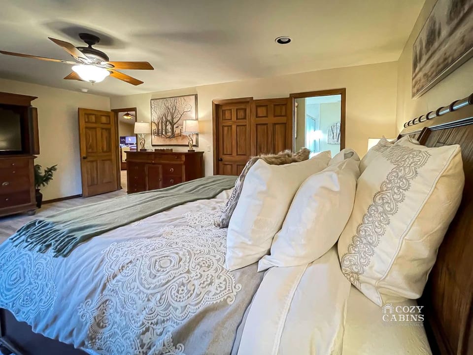 Mountain Home Vibes Three Bedroom One Level House in Ruidoso