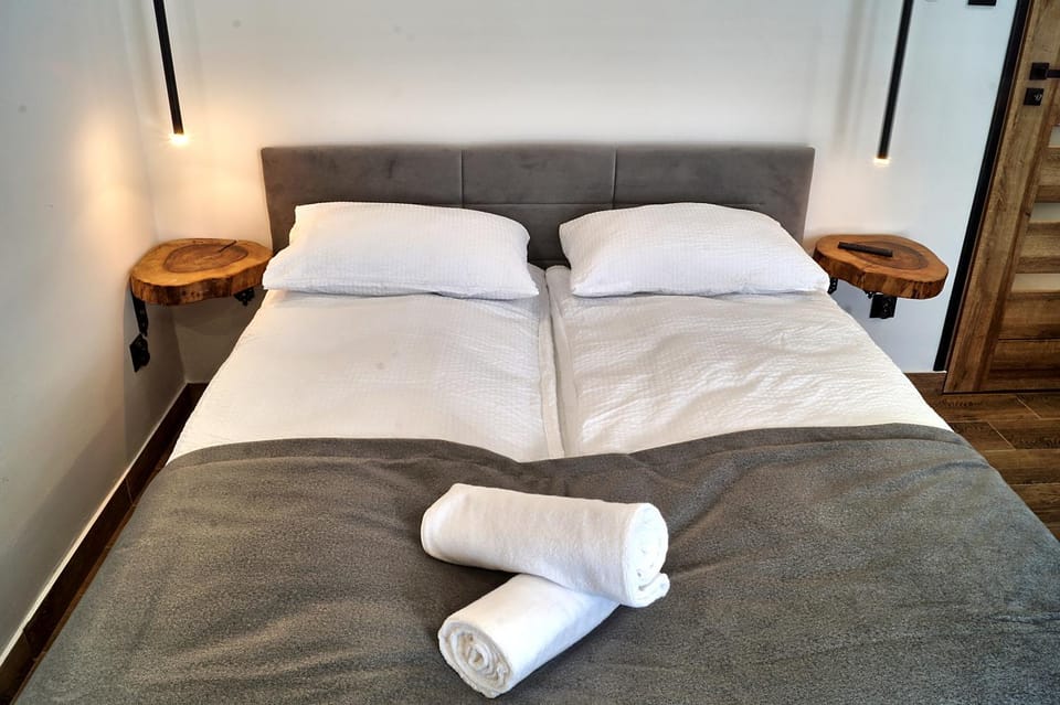 Bed, Photo of the whole room, Bedroom, towels