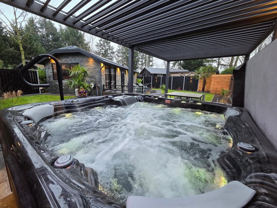 Hot Tub, Spa and wellness centre/facilities