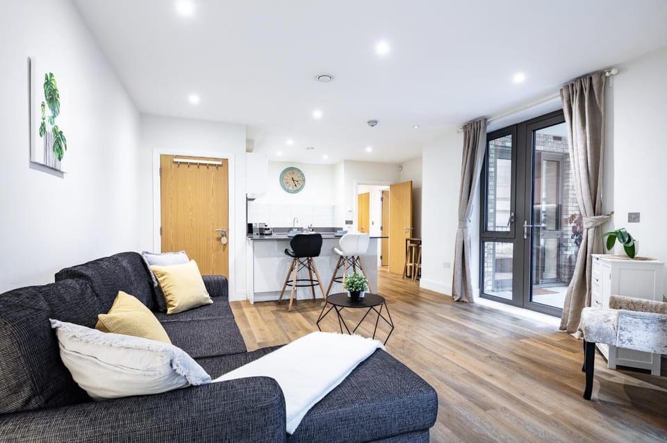 Modern 1-Bed Flat with Private Patio nr London Bridge Apartment in London Borough of Southwark