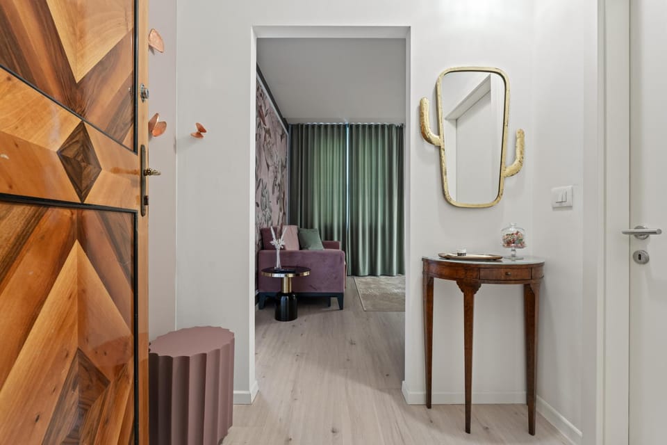 Facade/entrance, Living room, Seating area
