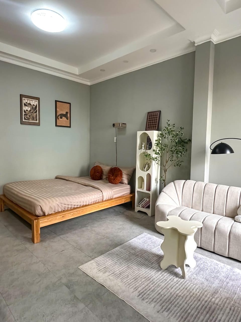 Bed, Living room, Photo of the whole room, Seating area, Bedroom