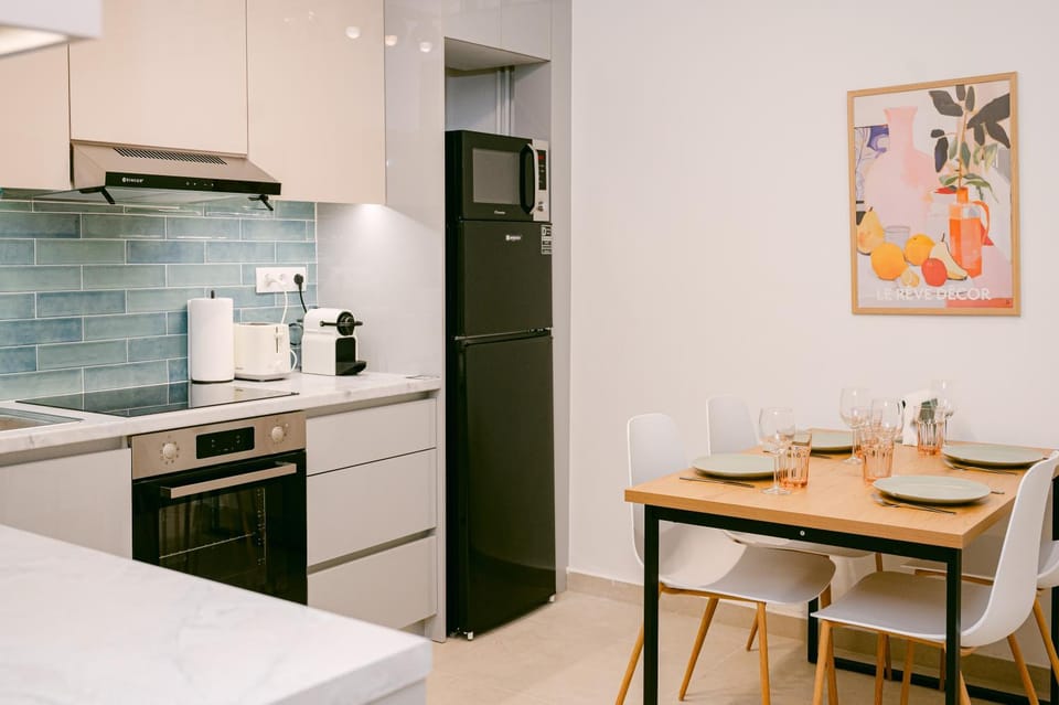 Kitchen or kitchenette, Dining area, oven, stove, toaster