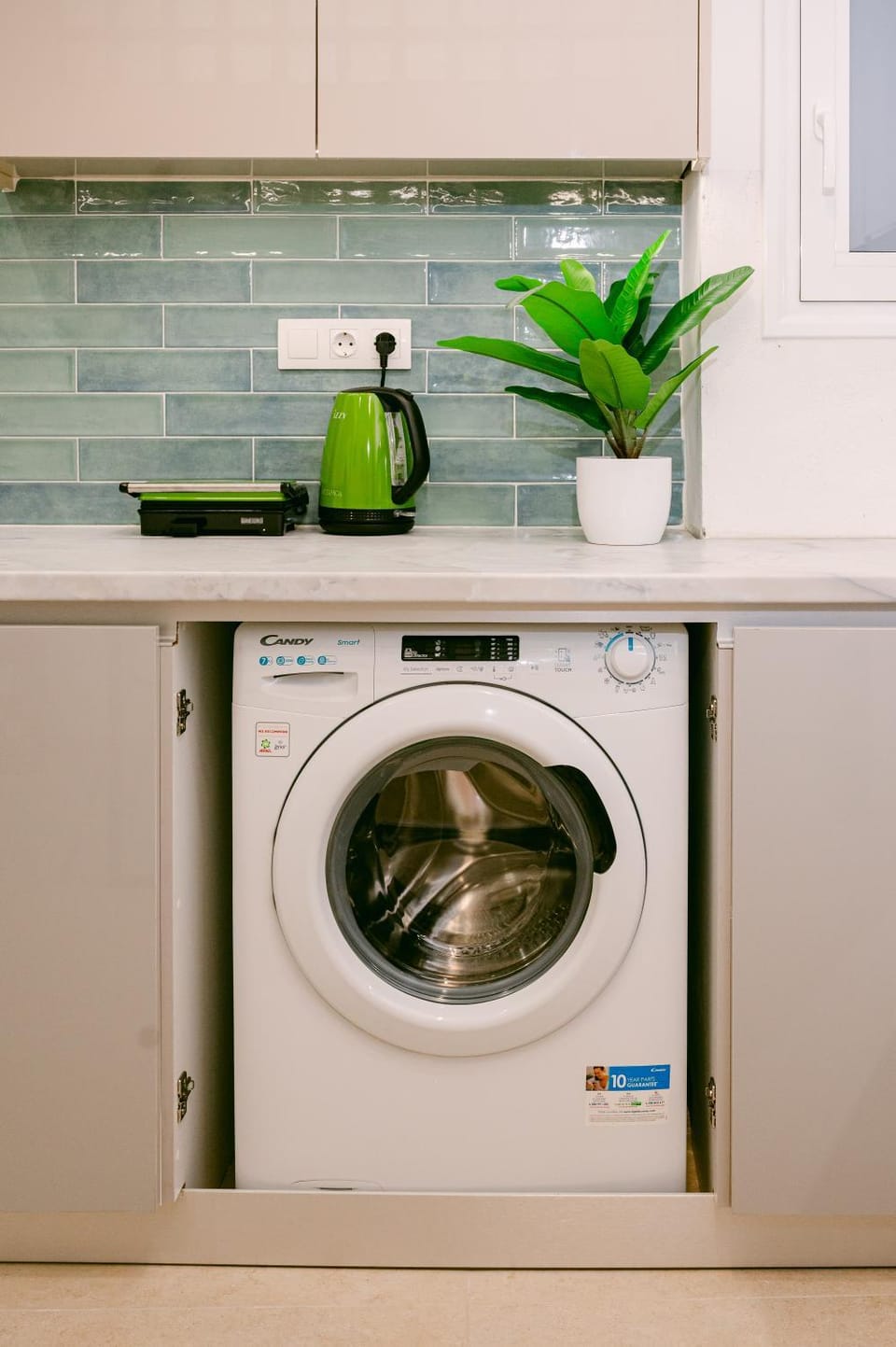 Kitchen or kitchenette, washing machine