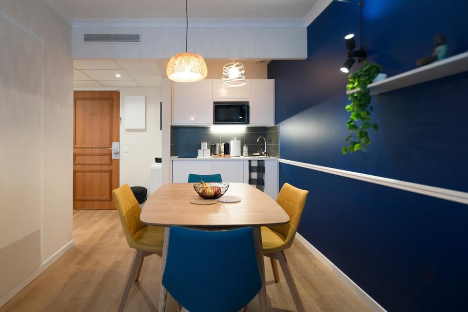 Dining area, kitchen