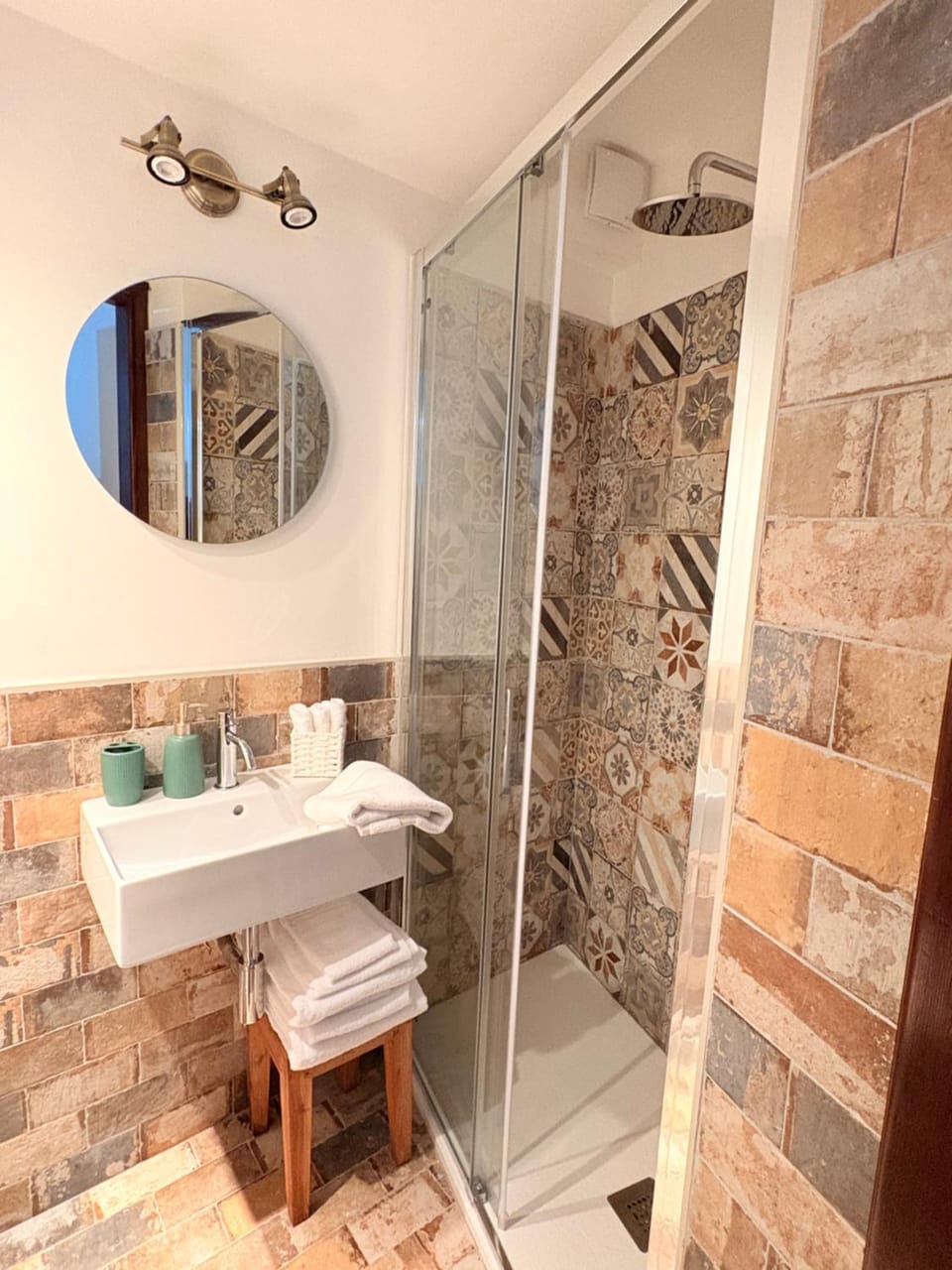 Shower, towels