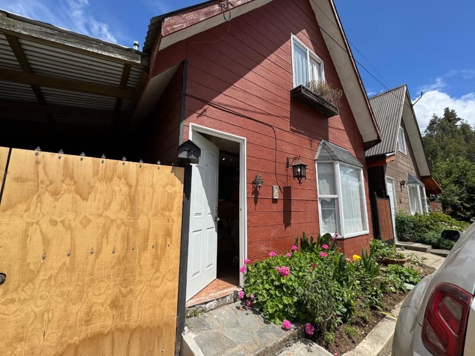 Property building, Day, Garden, Garden view, Street view, Parking