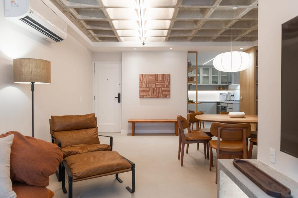 Kitchen or kitchenette, Living room, Seating area, Dining area, air conditioner