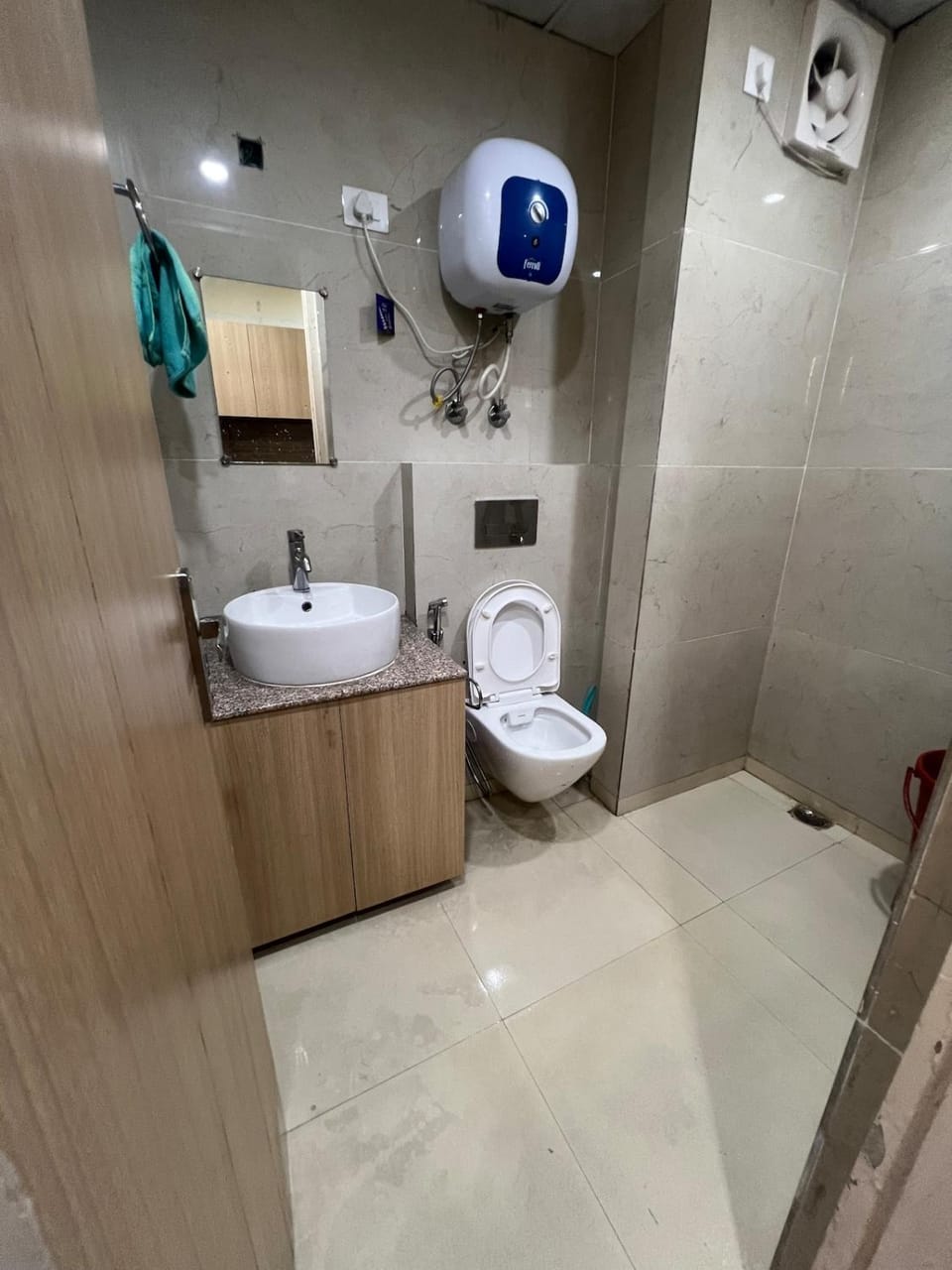 Luxurious apartment Perfect stay Near Delta 1 Apartment in Haryana