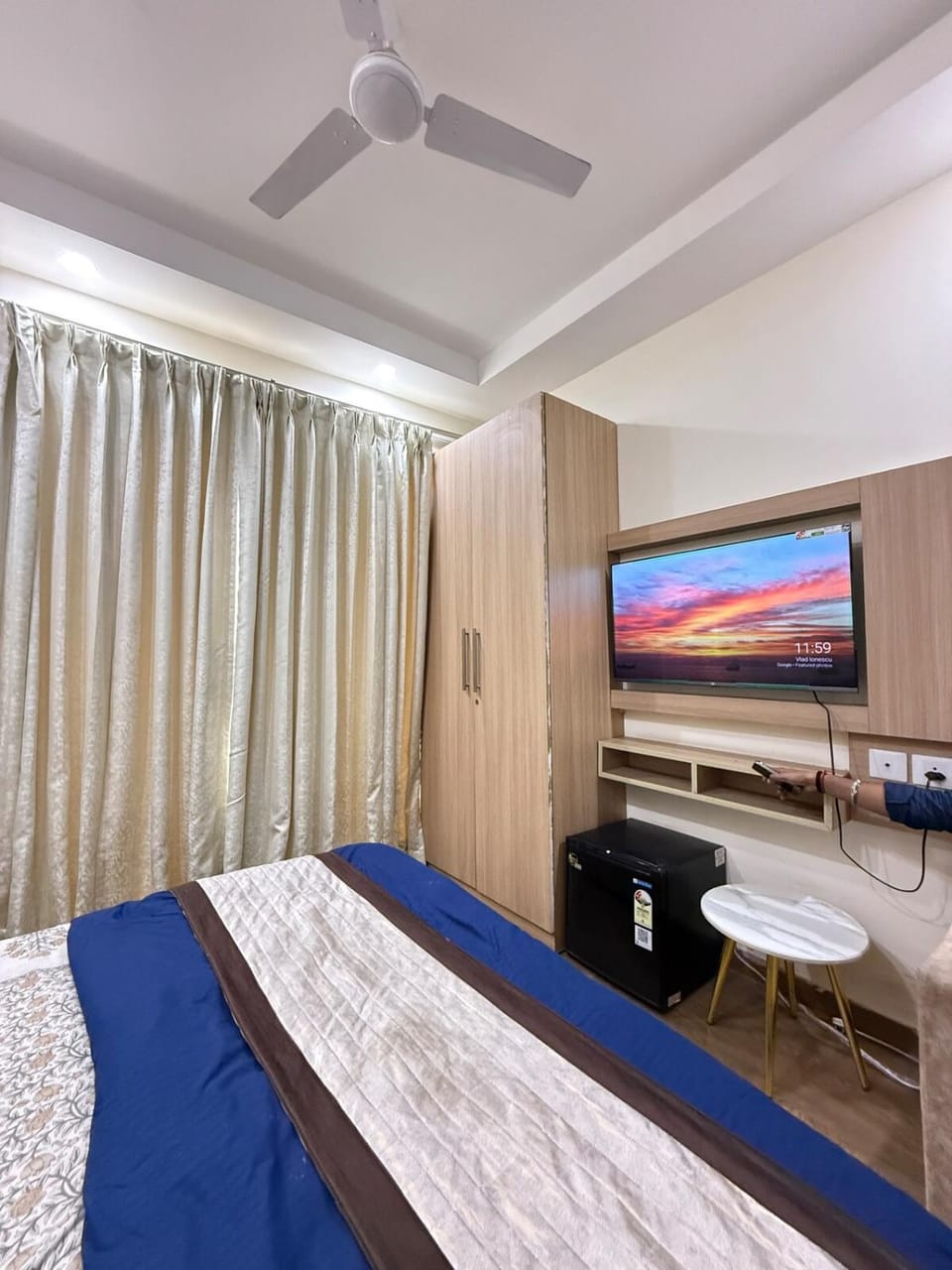 Luxurious apartment Perfect stay Near Delta 1 Apartment in Haryana